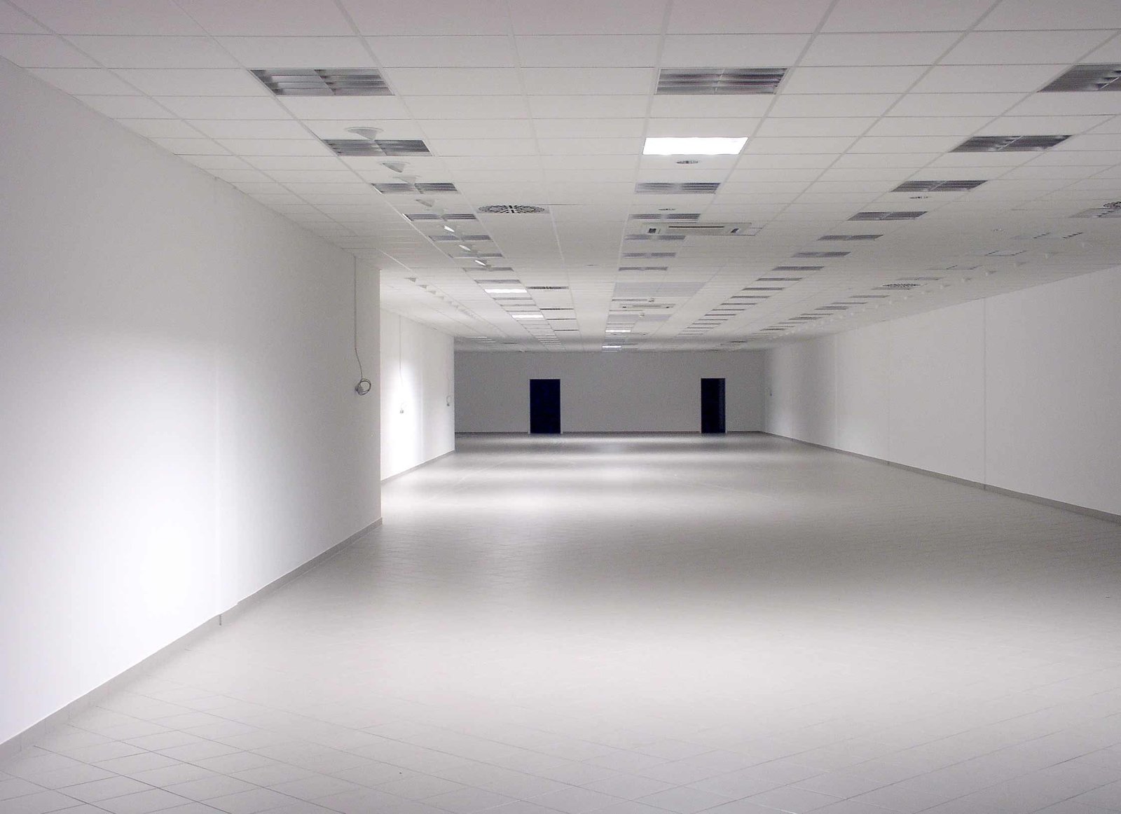 Installed mineral fiber board suspended ceiling in a commercial interior